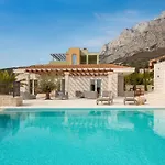 Luxury Salvina Μακάρσκα