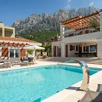 Luxury Salvina *